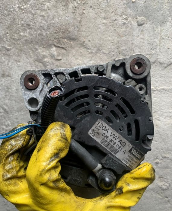 Alternator  BSS  2.0 diesel cod 028903031A  Skoda  Volkswagen  Audi Seat
