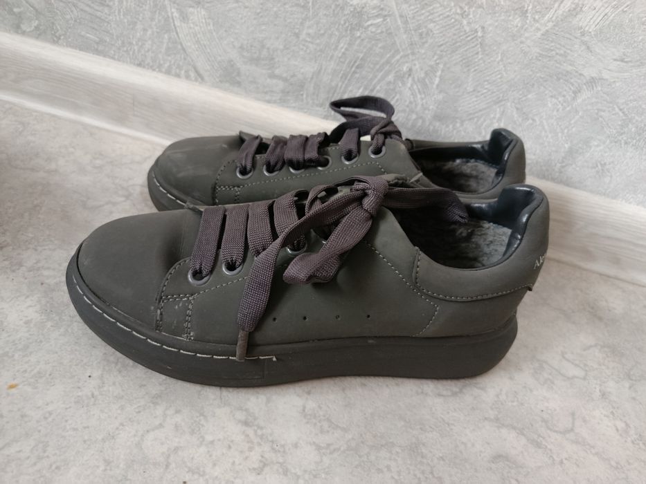 Продам кроссовки