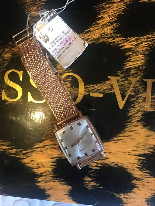 Мода и стиль новые часы золотые