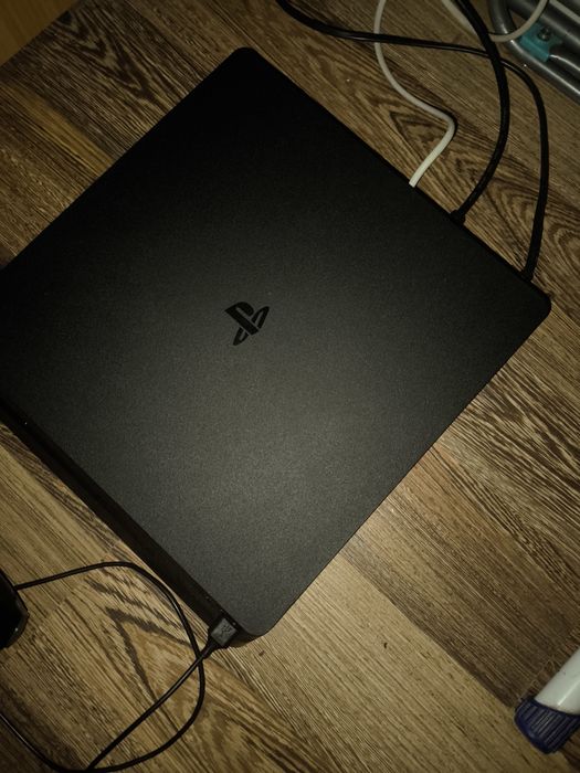 Продам пс4 рабочая