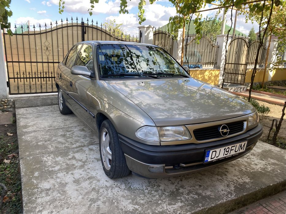 Opel Astra F berlina