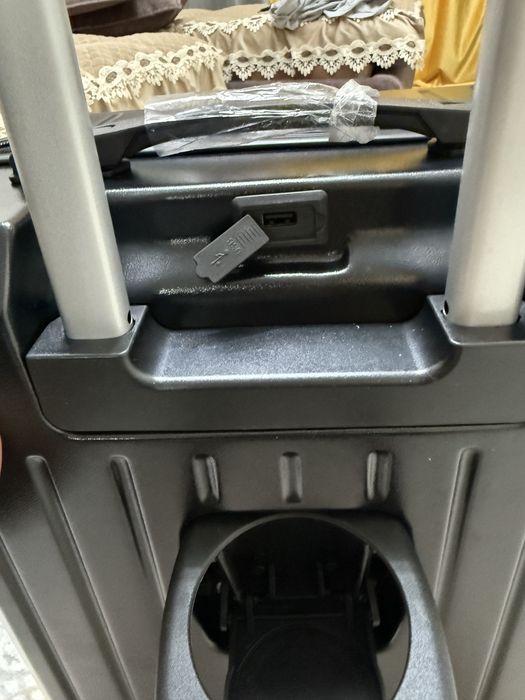 Продам чемодан новый