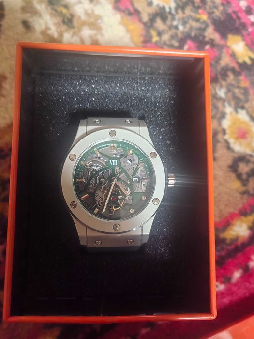 Наручные часы жаңа