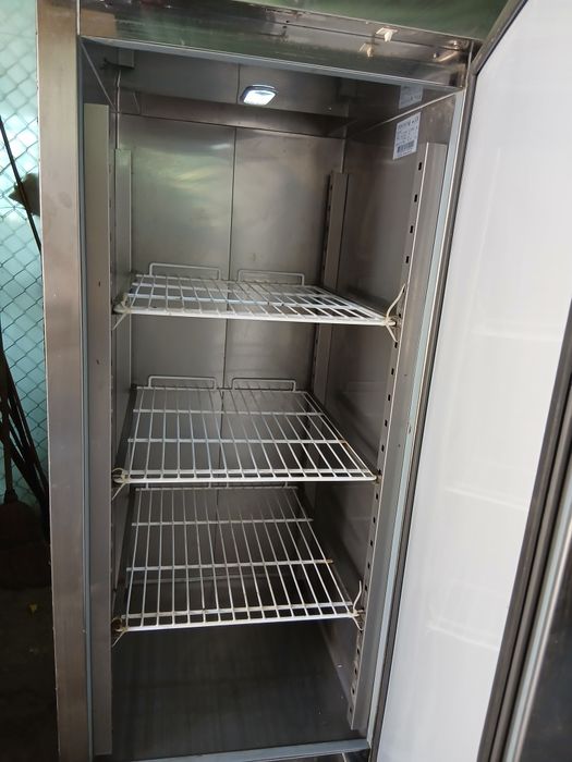 Vând frigider vertical inox