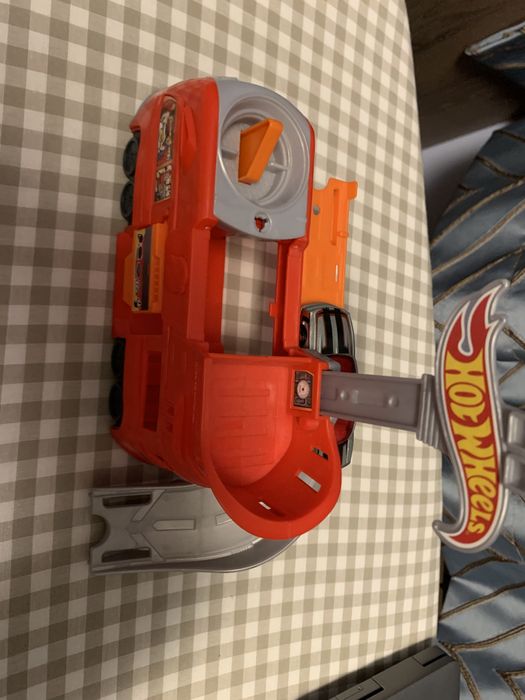 Писта Hot wheels с кола