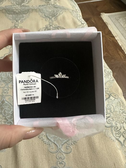 Сверкающие лепестки кольцо PANDORA