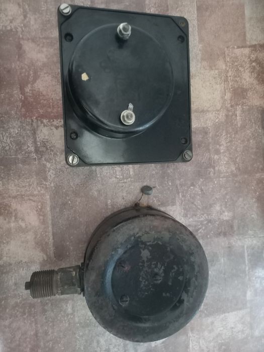 Манометры продам