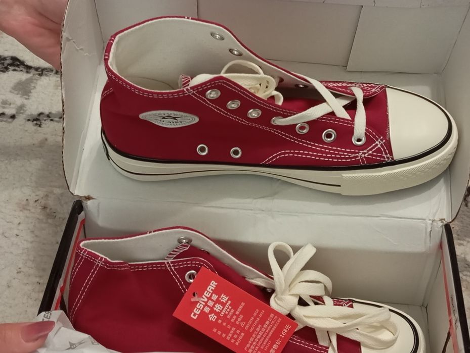 Конверсы вишневые, 39 размер.