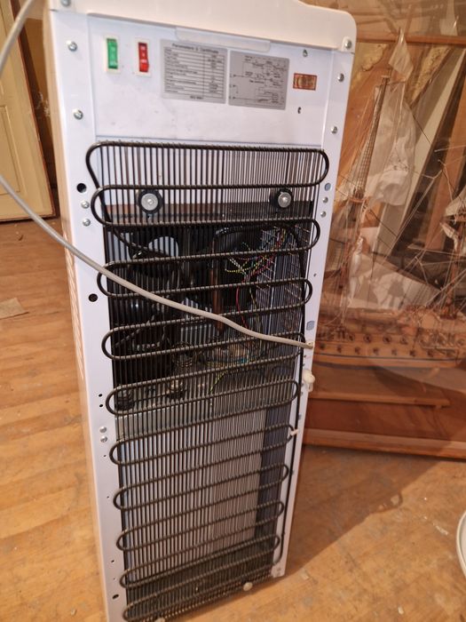 Продам действующий кулер Bona  для воды