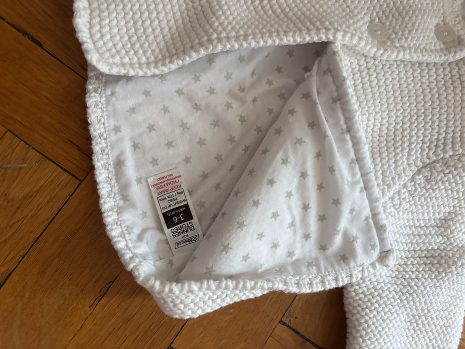 Бебешка бяла жилетка