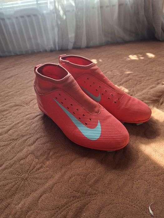 Ghete de fotbal pentru iarba