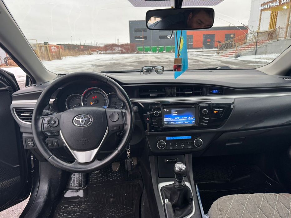 Тойота Корола 2015