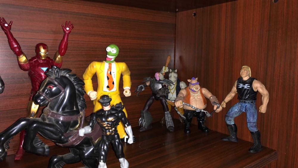 Лична колекция от екшън фигури