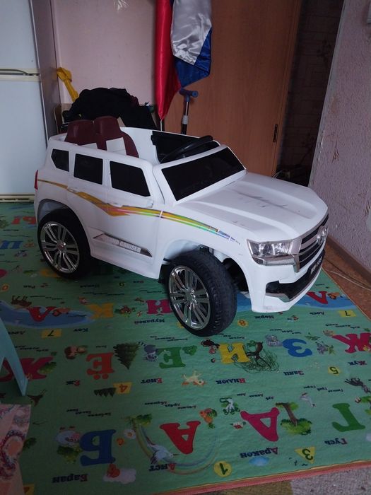 Машинка детская цвет белый