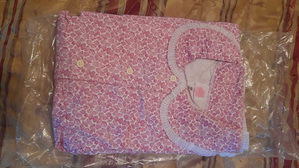 2 броя дамски нощници по 20 лв. брой