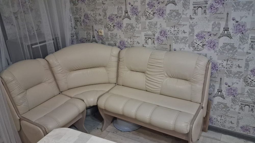 Продается кухонная зона диван