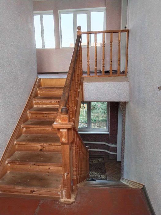 Uy sotiladi yaxshi joydan