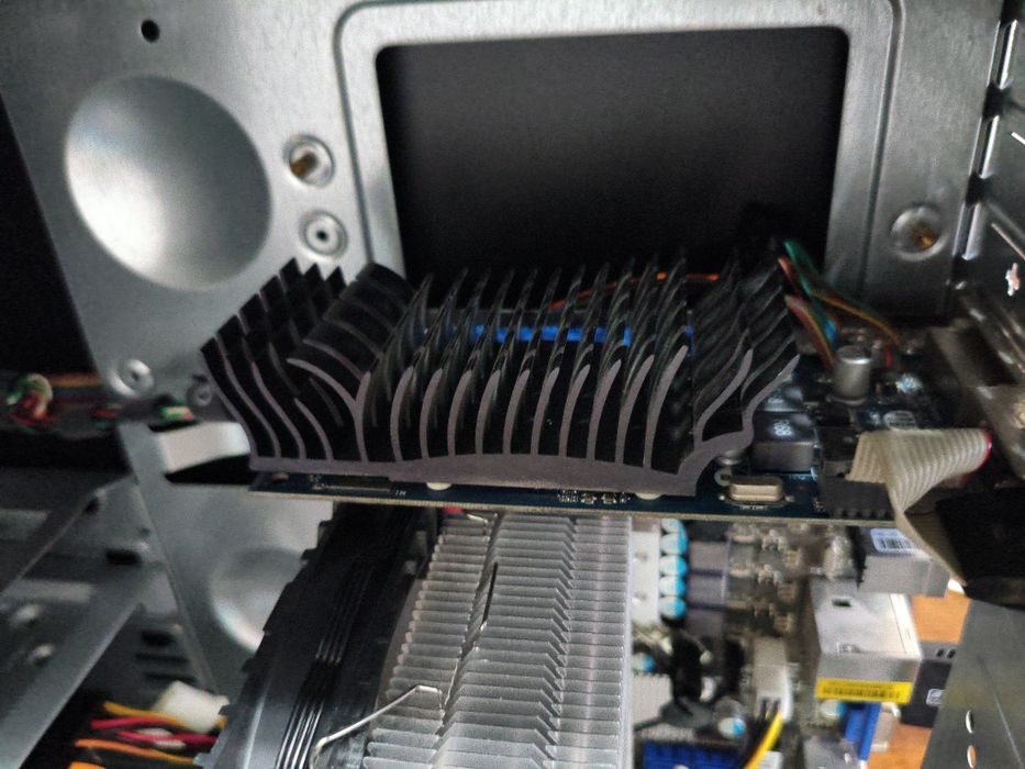 Видеокарта GT 210