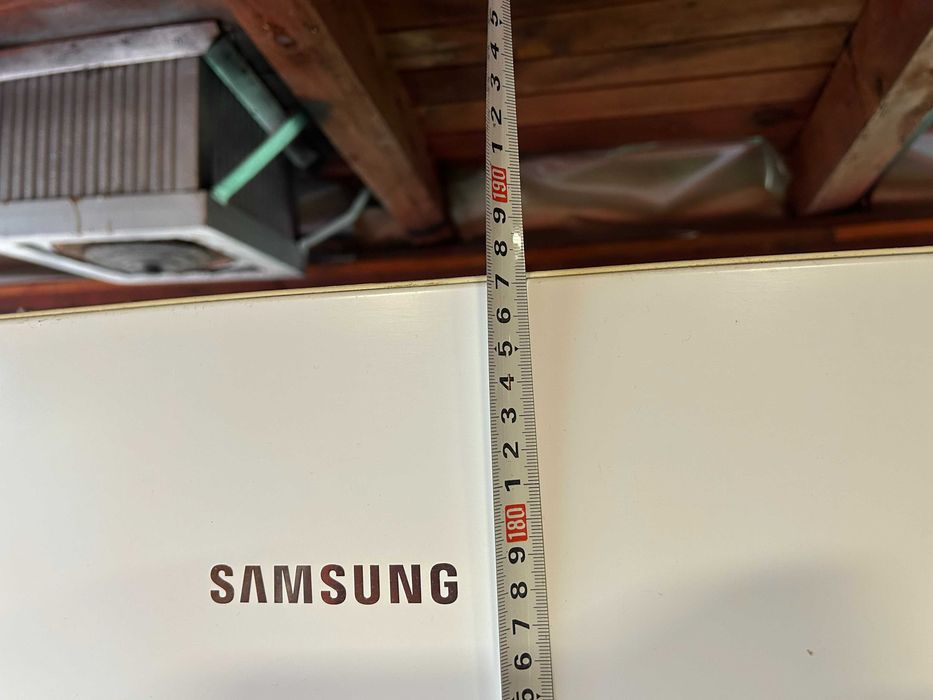 Хладилник с фризер Samsung