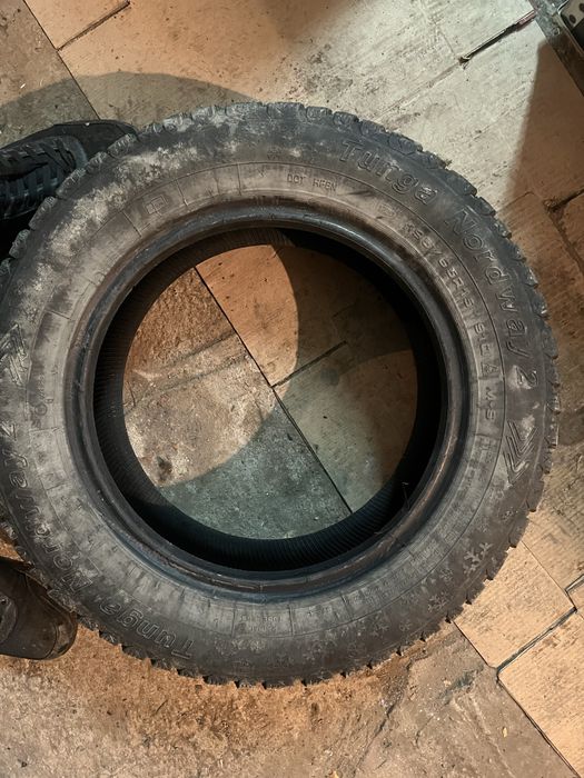 Продам 2 резины зимние