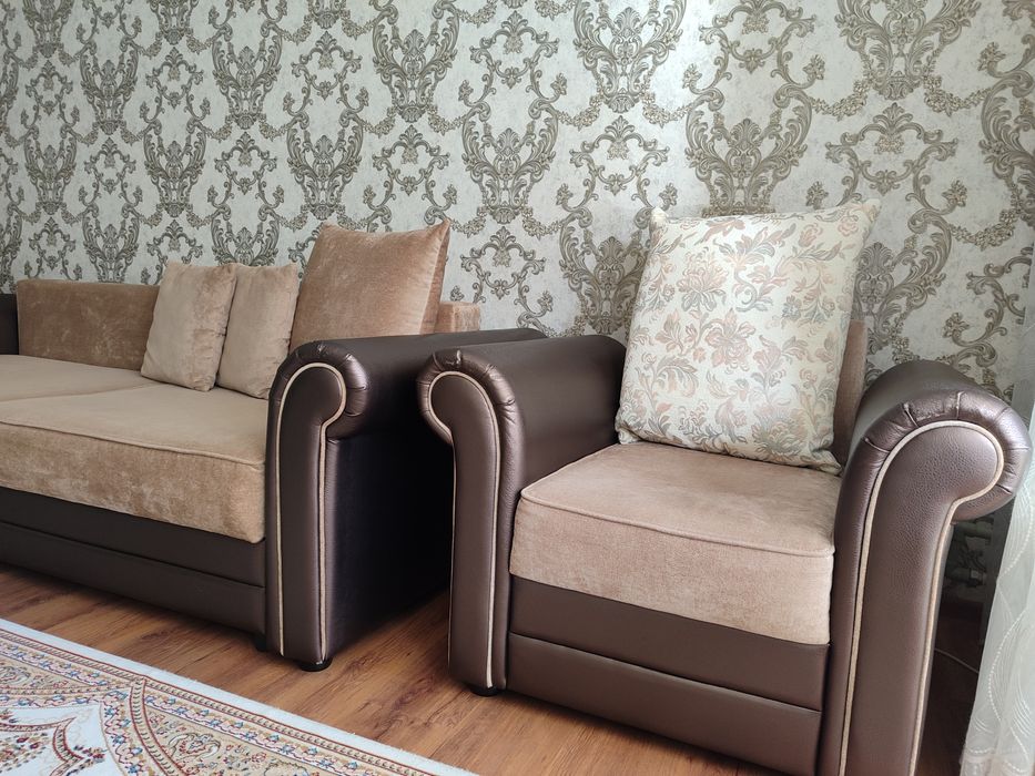 Продам белорусский прямой диван дл 250+ 2 кресла +подушки