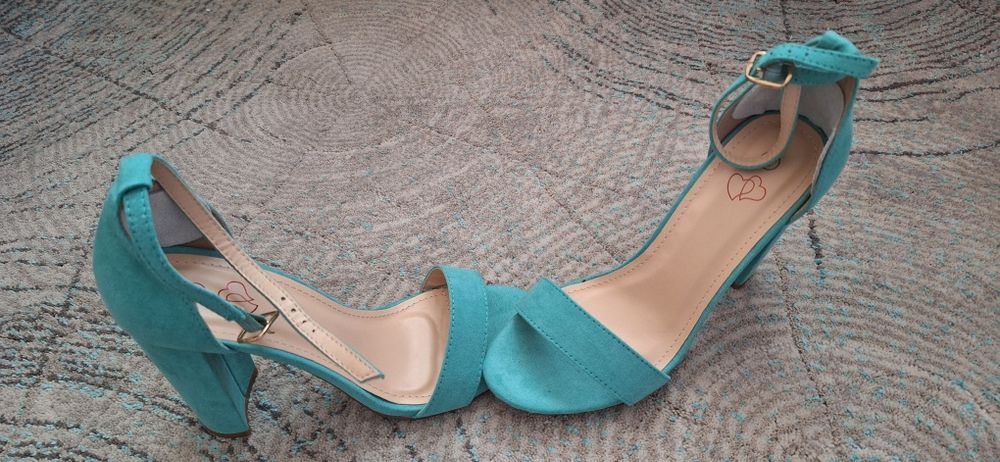 Сандали на висок и нисък ток