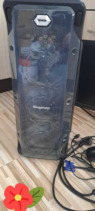 Продавам  компютър  с  монитор