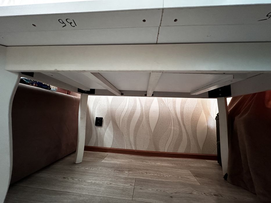 стол белый в отл сост