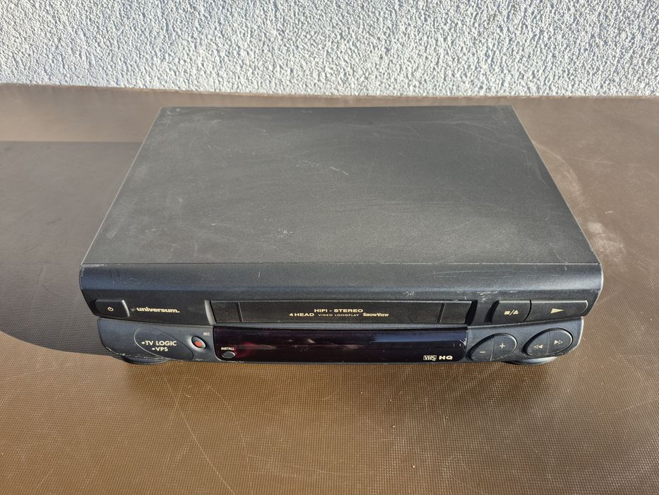 Vând video casette recorder Universum model VR778