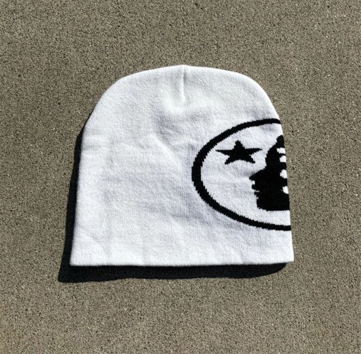 Шапка HellStar чёрная и белая