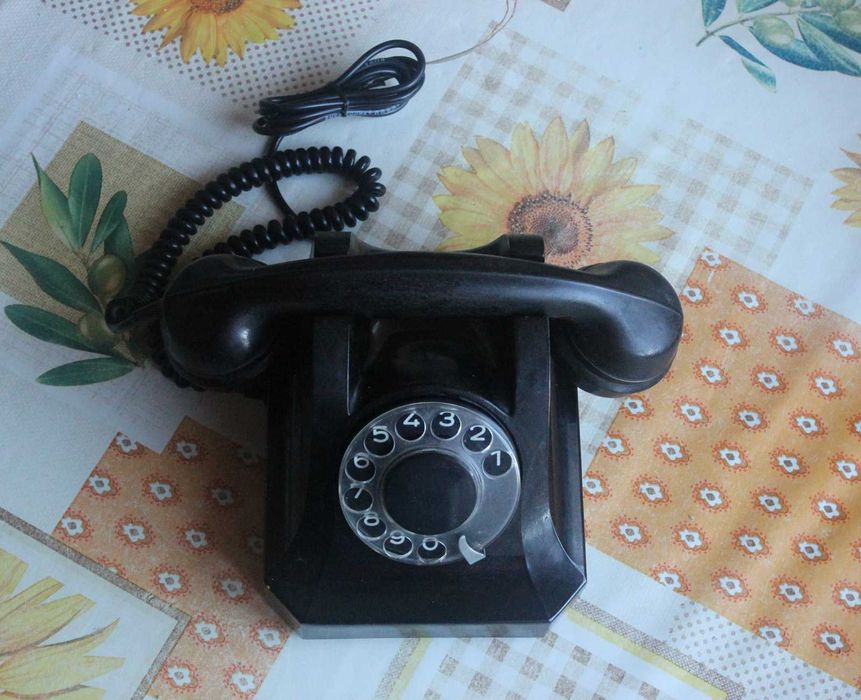 Телефон от бакелит - български