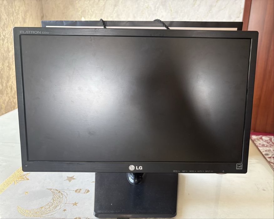 Монитор LG Flatron 20" + адаптер HDMI
