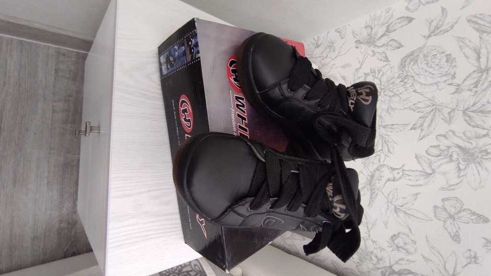 Роликовые кроссовки Wheely 18 000