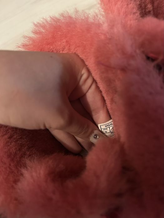 ugg roz cu fundite