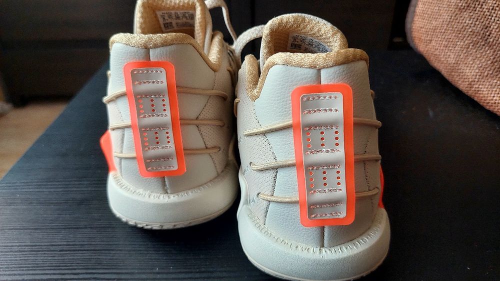 Маратонки Adidas Dame 7 , N36