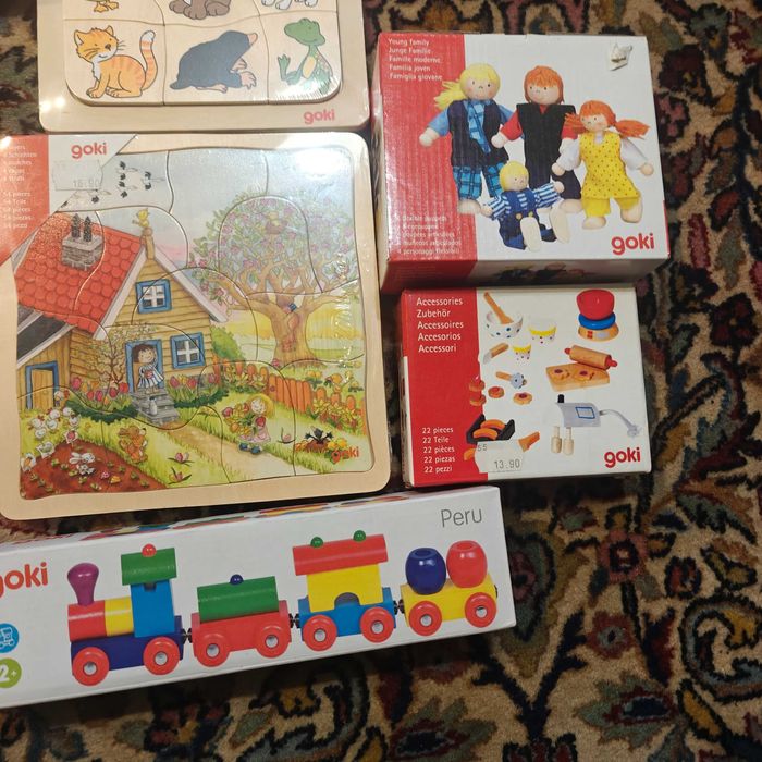 Комплект нови запечатани дървени играчки. Пъзели влакчета кукли.