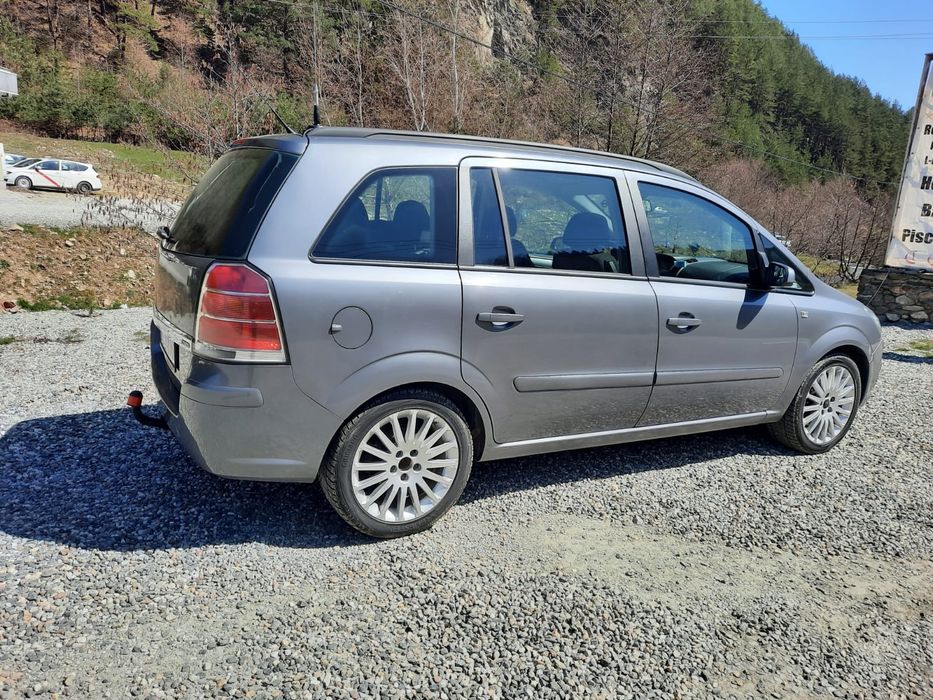 Vând Opel Zafira