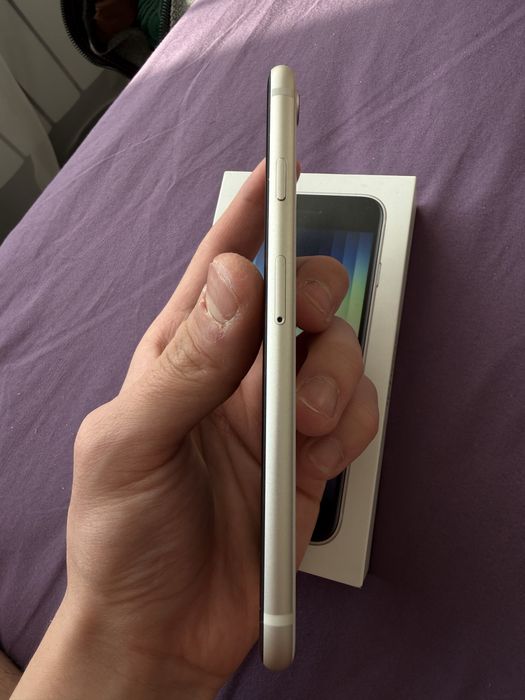 iPhone SE3 Starlight 2022 года 97% акб