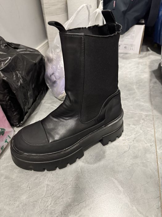 Отдам даром обувь