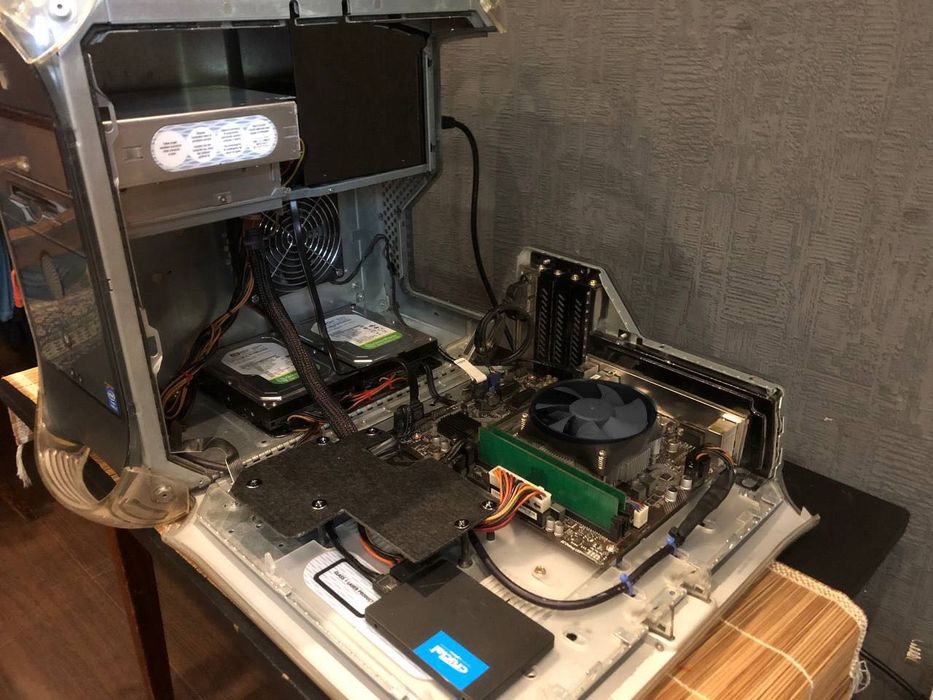 Компьютер Mac / macOS 15 [Hackintosh в корпусе PowerMac G4, «кастом»]