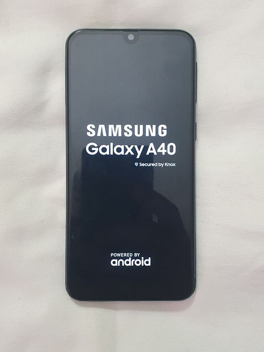 Tel. Samsung A40.