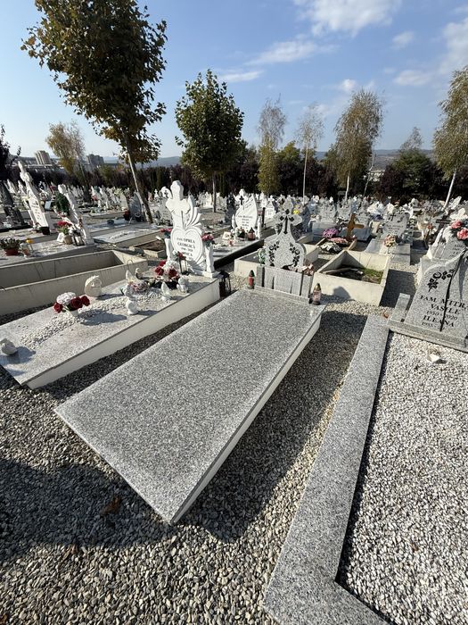 Monumente funerare din granit și marmură – execuție la comandă