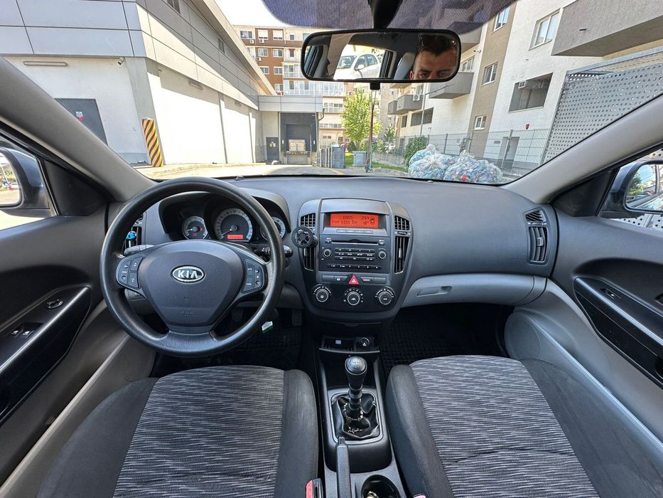 Kia Ceed 2009 • 1.4 Benzină • Unic Proprietar • AC • 2 Seturi Roți • 200.000 km