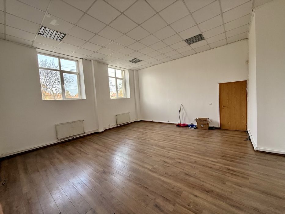 Proprietar vand spatiu comercial central
