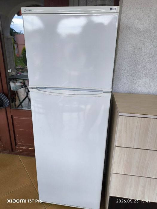Хладилник с фризер Indesit 150x53x55