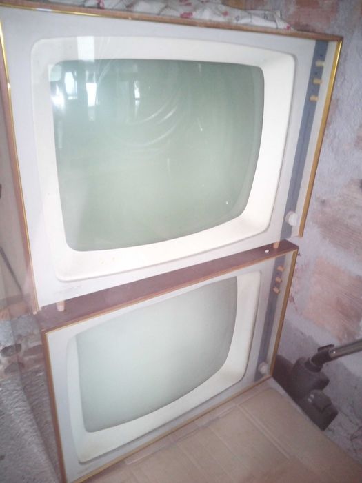 Vand magnefofon Maiak, Tesla si televizoare, radio pe lampi.