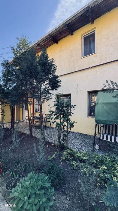 AV688 Casa la curte comuna, 4 camere, Dorobanti