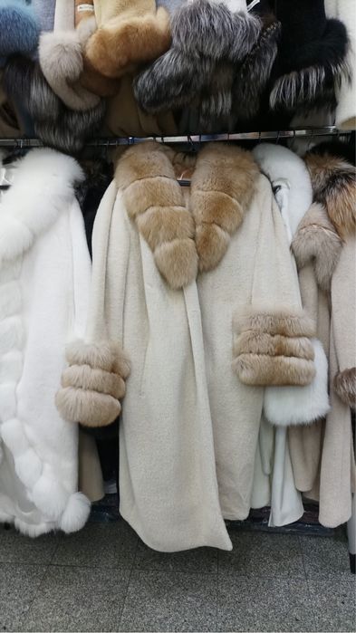 Palton din blana Alcantara cu blana de vulpe polara la 1399 lei