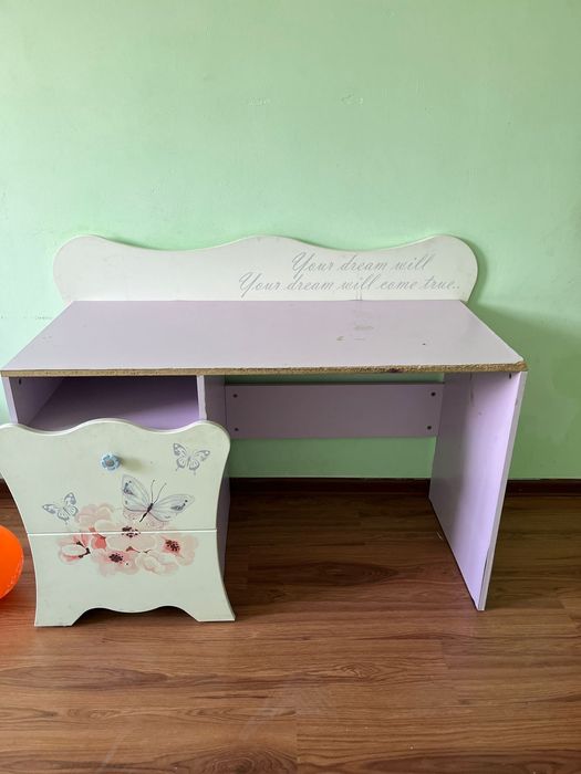 Продам тумбочку и маленьки комод