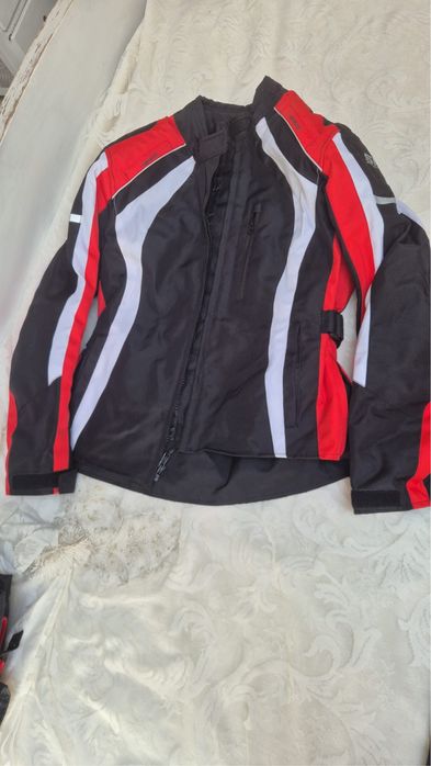 Vând costum moto complet